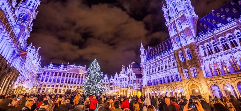 Brüsseler Weihnachtsmarkt 2022 würziger Duft nach Waffeln und Glühwein!