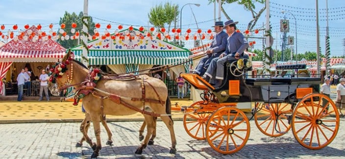 La Feria de Abril è Siviglia 2022 dove tradizione e feste si scontrano.