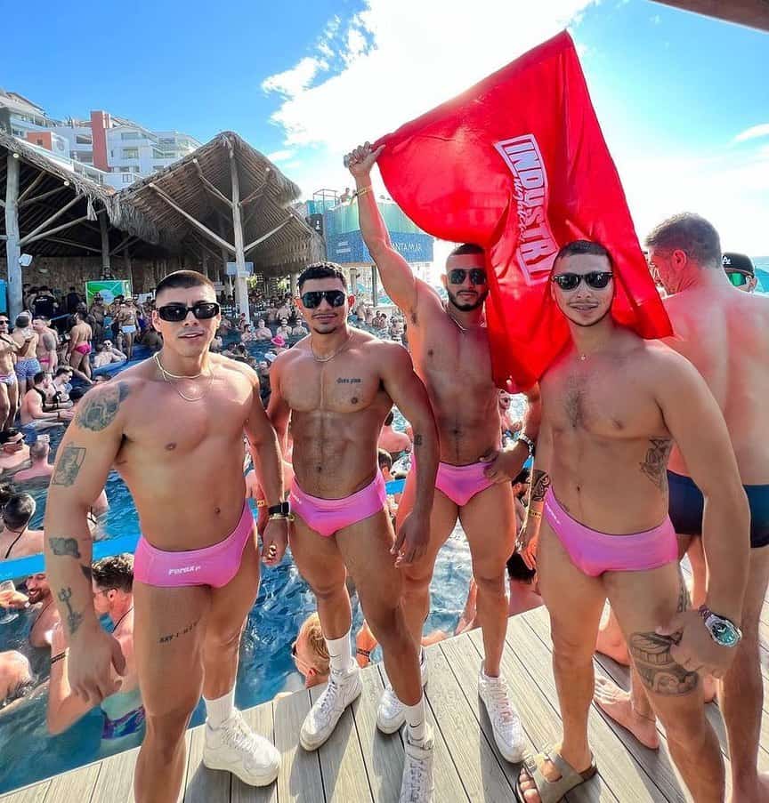 Gay Puerto Vallarta Guide, Events Bars Hotels Beaches Dining